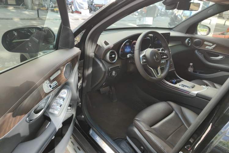Used Mercedes-Benz GLC 2020 Facelift GLC 300 L 4MATIC Dynamic Edition Driver Seat