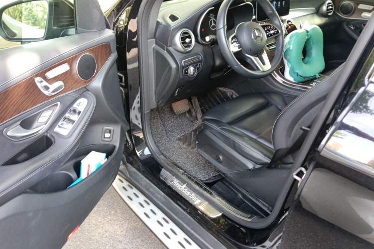 Used Mercedes-Benz GLC 2020 Facelift GLC 260 L 4MATIC Luxury Edition Driver Seat