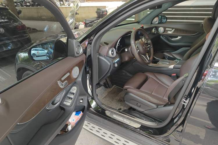 Used Mercedes-Benz GLC 2020 Facelift GLC 260 L 4MATIC Luxury Edition Driver Seat