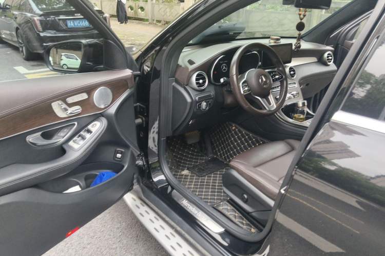 Used Mercedes-Benz GLC 2020 Facelift GLC 260 L 4MATIC Luxury Edition Driver Seat