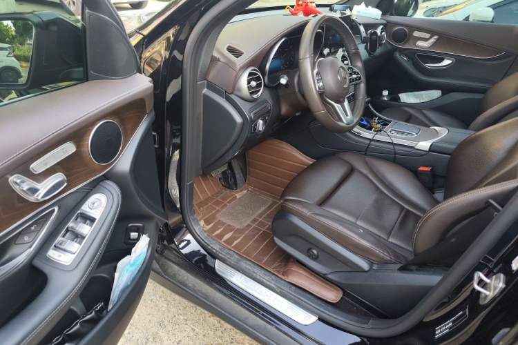 Used Mercedes-Benz GLC 2020 Facelift GLC 260 L 4MATIC Luxury Edition Driver Seat
