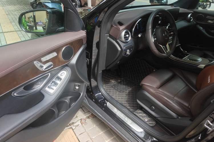 Used Mercedes-Benz GLC 2020 Facelift GLC 260 L 4MATIC Luxury Edition Driver Seat
