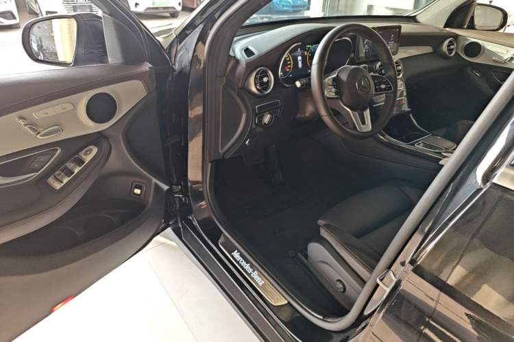 Used Mercedes-Benz GLC 2020 Facelifted GLC 260 L 4MATIC Dynamic Edition Driver Seat