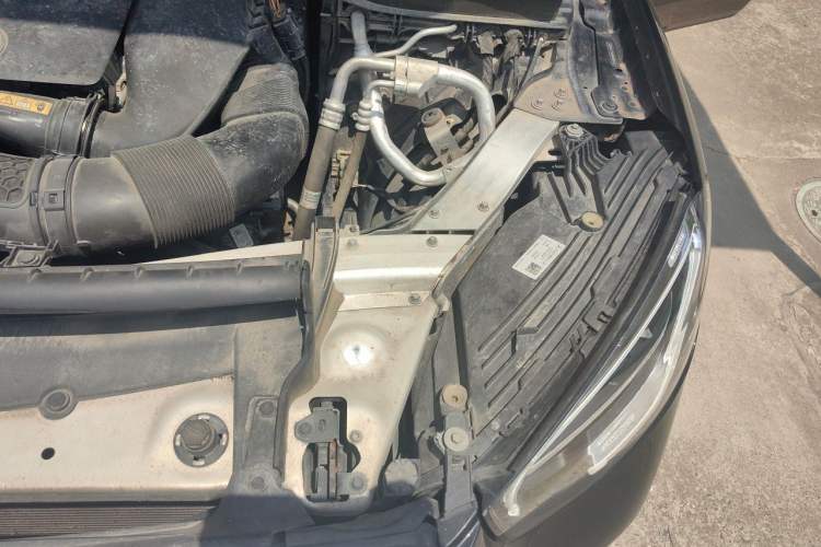 Used Mercedes-Benz GLC 2020 Facelift GLC 260 L 4MATIC Luxury Edition Engine Bay Left
