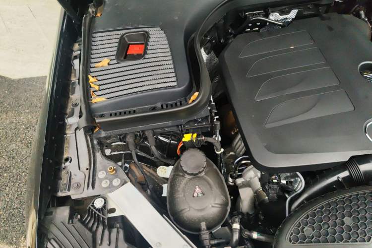 Used Mercedes-Benz GLC 2020 Facelift GLC 260 L 4MATIC Luxury Edition Engine Bay Right