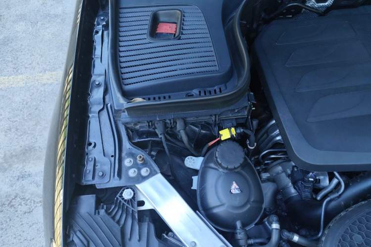 Used Mercedes-Benz GLC 2020 Facelifted GLC 300 L 4MATIC AMG-Line Engine Bay Right