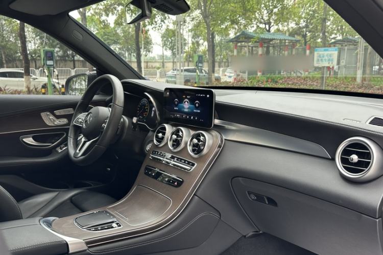 Used Mercedes-Benz GLC 2020 GLC 260 L 4MATIC Luxury Model Exterior 10