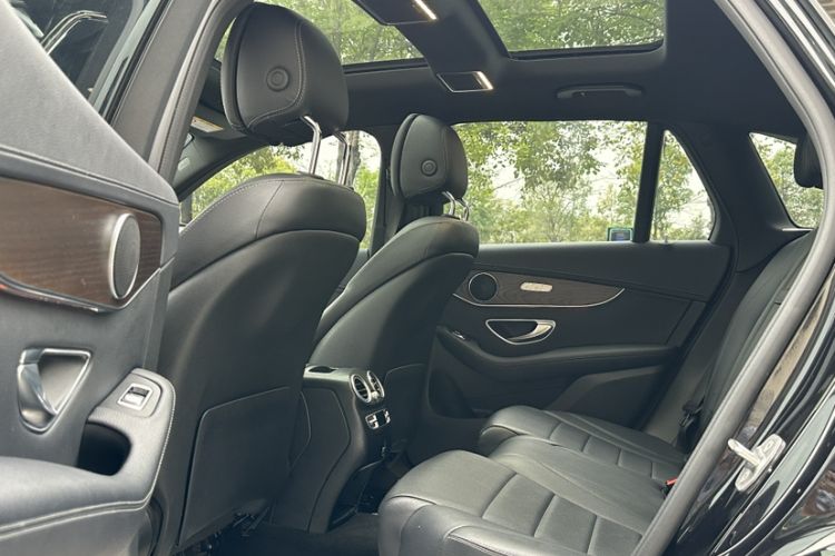 Used Mercedes-Benz GLC 2020 GLC 260 L 4MATIC Luxury Model Exterior 12