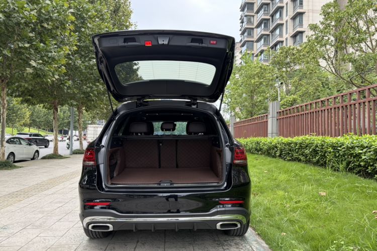 Used Mercedes-Benz GLC 2020 GLC 260 L 4MATIC Luxury Model Exterior 2