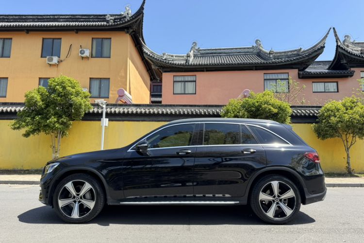Used Mercedes-Benz GLC 2020 GLC 300 L 4MATIC Luxury Model Exterior 2