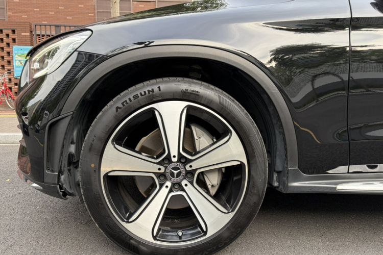 Used Mercedes-Benz GLC 2020 Facelifted GLC 300 L 4MATIC Luxury Edition Exterior 2