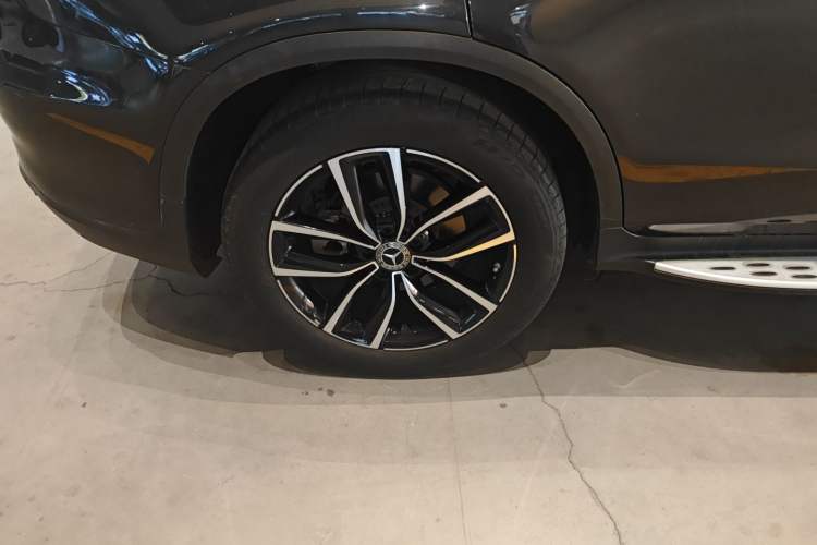 Used Mercedes-Benz GLC 2020 Facelift GLC 300 L 4MATIC Dynamic Edition Exterior 2