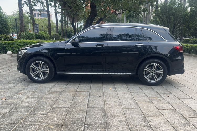 Used Mercedes-Benz GLC 2020 GLC 260 L 4MATIC Luxury Model Exterior 2
