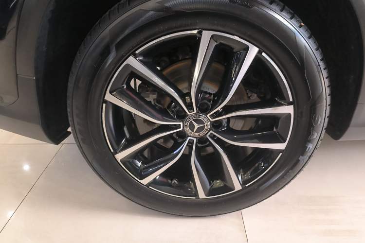 Used Mercedes-Benz GLC 2020 GLC 260 L 4MATIC Luxury Model Exterior 2