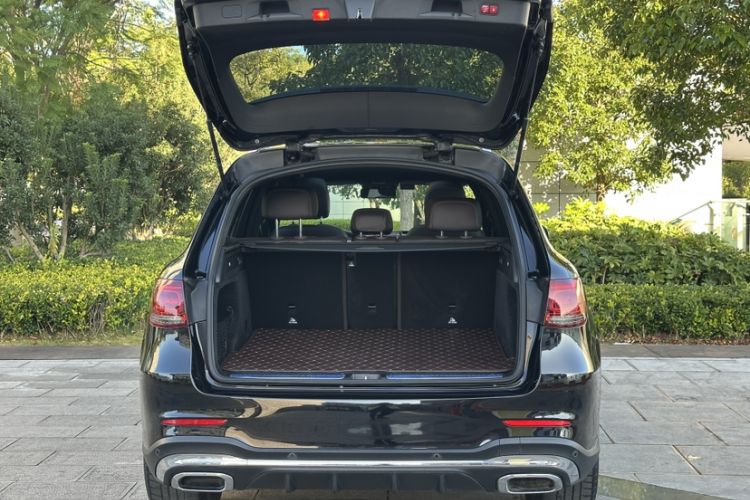 Used Mercedes-Benz GLC 2020 Facelift GLC 300 L 4MATIC Dynamic Edition Exterior 2