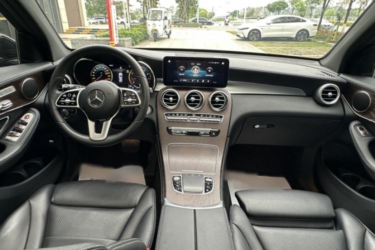 Used Mercedes-Benz GLC 2020 GLC 260 L 4MATIC Luxury Model Exterior 2