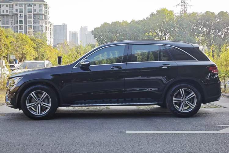 Used Mercedes-Benz GLC 2020 GLC 260 L 4MATIC Luxury Model Exterior 2