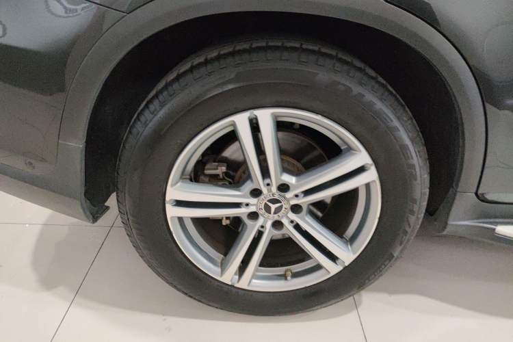 Used Mercedes-Benz GLC 2020 GLC 260 L 4MATIC Luxury Model Exterior 3