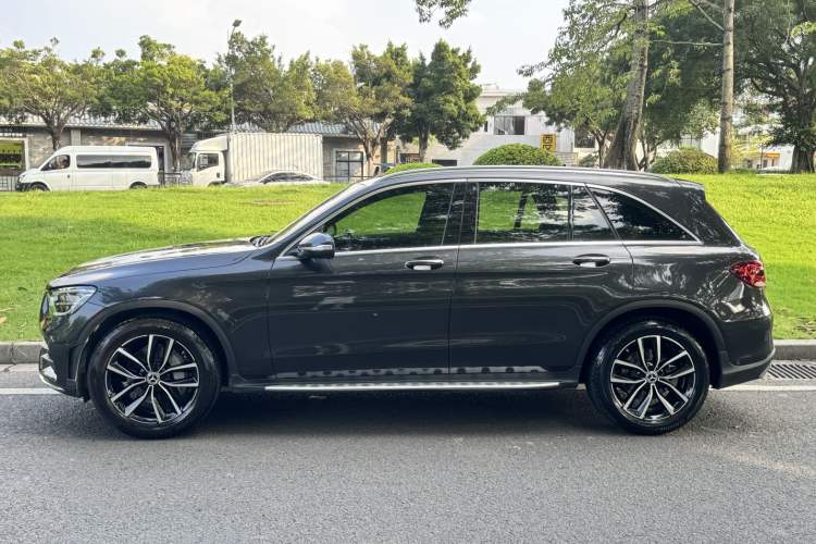 Used Mercedes-Benz GLC 2020 Facelift GLC 300 L 4MATIC Dynamic Edition Exterior 3