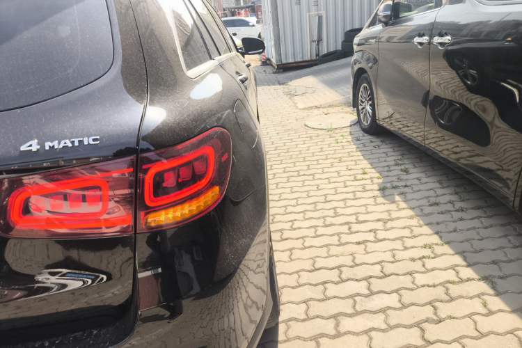 Used Mercedes-Benz GLC 2020 GLC 260 L 4MATIC Luxury Model Exterior 3