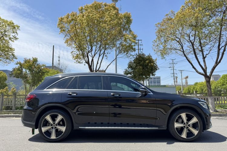 Used Mercedes-Benz GLC 2020 GLC 300 L 4MATIC Luxury Model Exterior 3