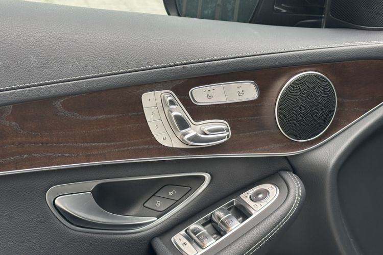Used Mercedes-Benz GLC 2020 GLC 260 L 4MATIC Luxury Model Exterior 3