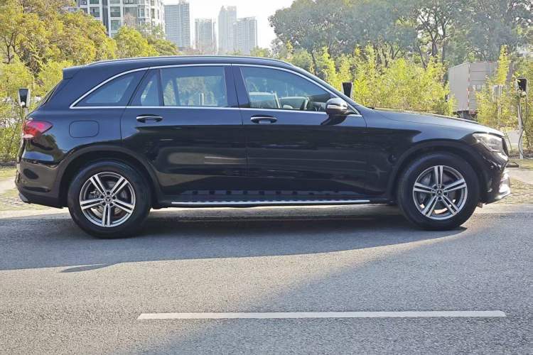Used Mercedes-Benz GLC 2020 GLC 260 L 4MATIC Luxury Model Exterior 3
