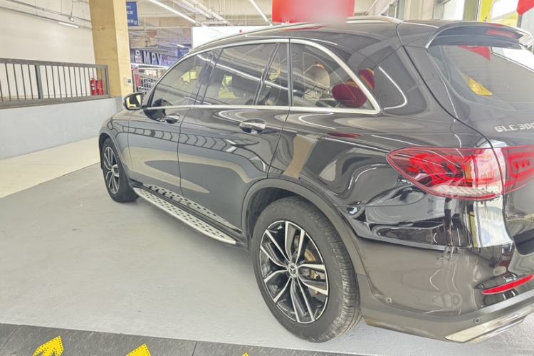 Used Mercedes-Benz GLC 2020 Facelift GLC 300 L 4MATIC Dynamic Edition Exterior 3