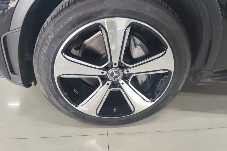 Used Mercedes-Benz GLC 2020 GLC 300 L 4MATIC Luxury Model Exterior 4