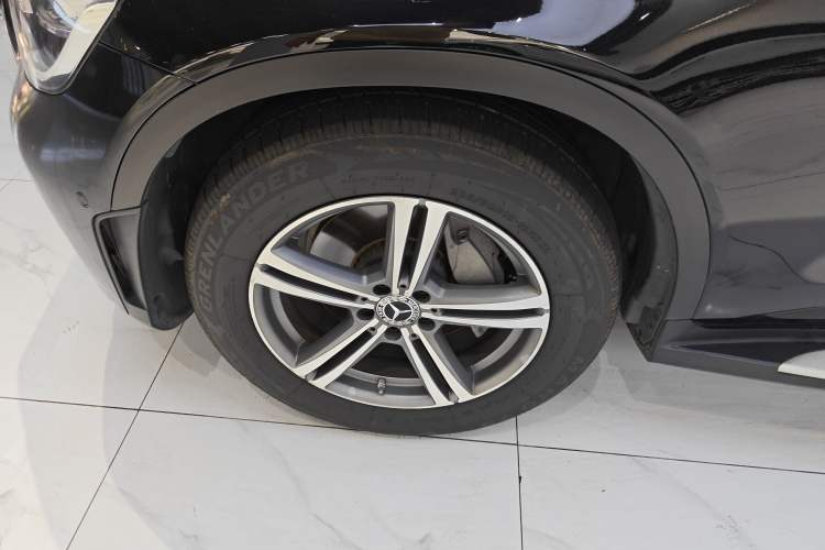 Used Mercedes-Benz GLC 2020 GLC 260 L 4MATIC Luxury Model Exterior 4