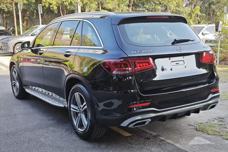 Used Mercedes-Benz GLC 2020 GLC 260 L 4MATIC Luxury Model Exterior 4
