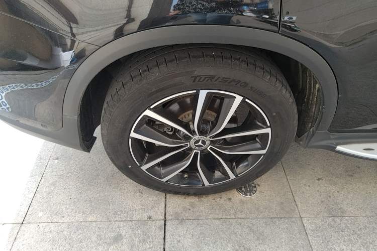 Used Mercedes-Benz GLC 2020 GLC 260 L 4MATIC Luxury Model Exterior 5
