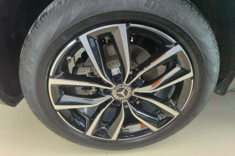 Used Mercedes-Benz GLC 2020 Facelift GLC 300 L 4MATIC Dynamic Edition Exterior 5