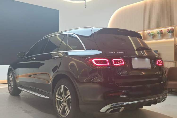 Used Mercedes-Benz GLC 2020 GLC 260 L 4MATIC Luxury Model Exterior 6