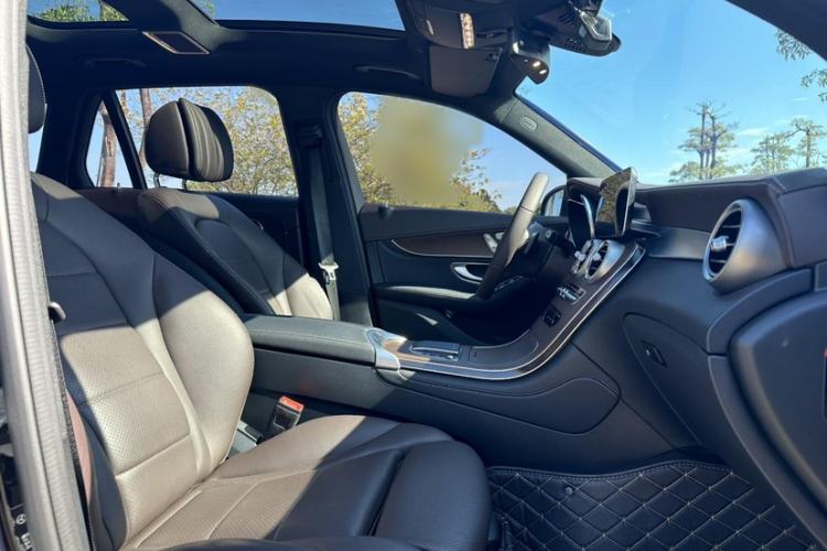 Used Mercedes-Benz GLC 2020 GLC 260 L 4MATIC Luxury Model Exterior 7
