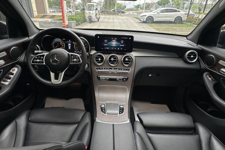 Used Mercedes-Benz GLC 2020 GLC 260 L 4MATIC Luxury Model Exterior 7