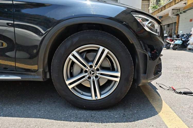 Used Mercedes-Benz GLC 2020 GLC 260 L 4MATIC Luxury Model Exterior 7