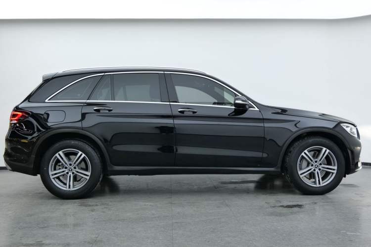 Used Mercedes-Benz GLC 2020 GLC 260 L 4MATIC Luxury Model Exterior 8