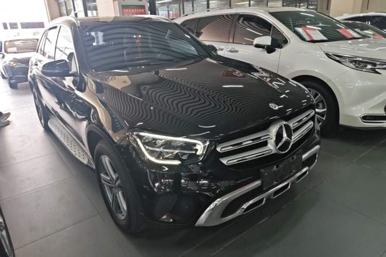 Used Mercedes-Benz GLC 2020 Facelifted GLC 260 L 4MATIC Dynamic Edition Front Right 45 Deg