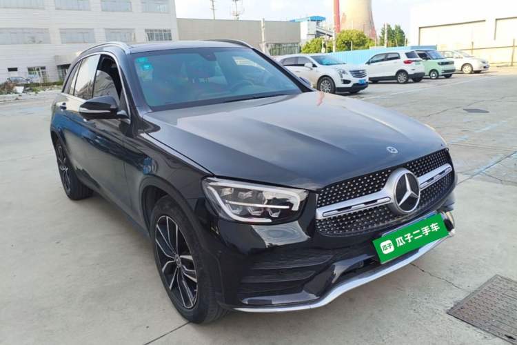 Used Mercedes-Benz GLC 2020 Facelift GLC 260 L 4MATIC Luxury Edition Front Right 45 Deg