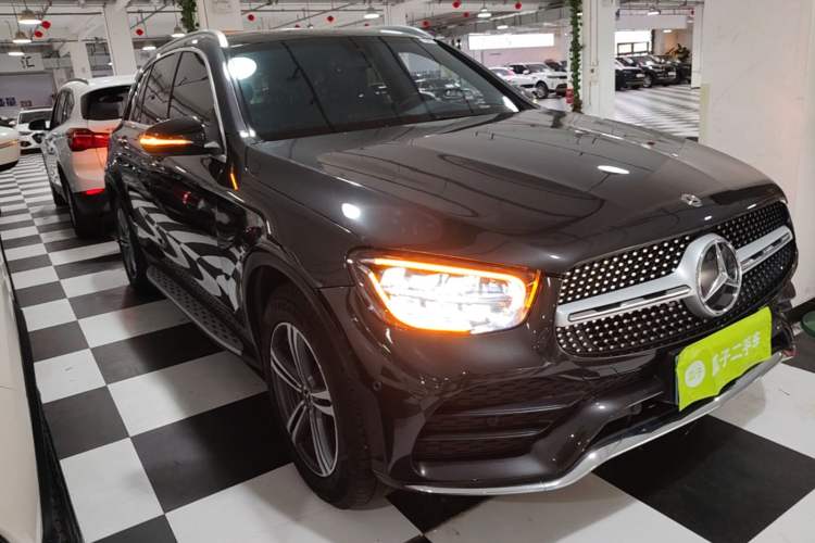Used Mercedes-Benz GLC 2020 GLC 260 L 4MATIC Luxury Model Front Right 45 Deg