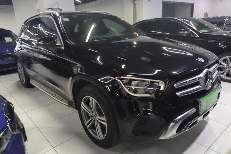 Used Mercedes-Benz GLC 2020 Facelift GLC 260 L 4MATIC Luxury Edition Front Right 45 Deg