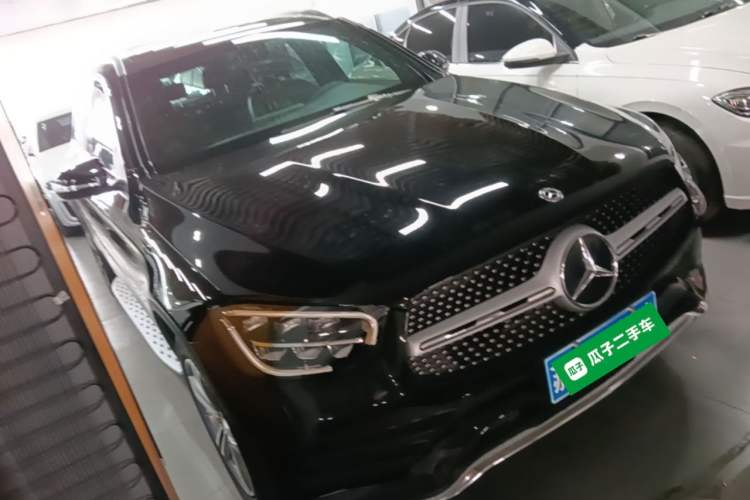 Used Mercedes-Benz GLC 2020 GLC 260 L 4MATIC Luxury Model Front Right 45 Deg