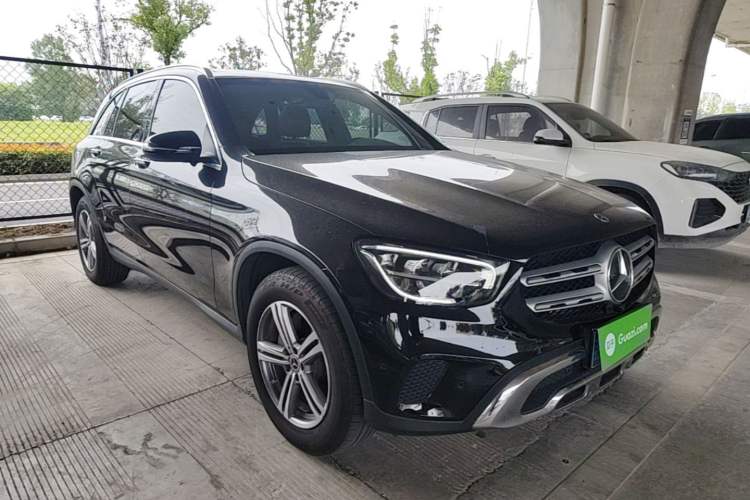 Used Mercedes-Benz GLC 2020 Facelifted GLC 260 L 4MATIC Dynamic Edition Front Right 45 Deg