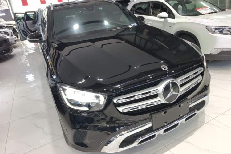 Used Mercedes-Benz GLC 2020 Facelifted GLC 260 L 4MATIC Dynamic Edition Front Right 45 Deg