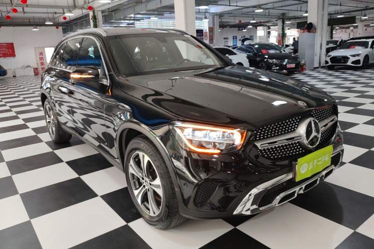 Used Mercedes-Benz GLC 2020 Facelifted GLC 260 L 4MATIC Dynamic Edition Front Right 45 Deg