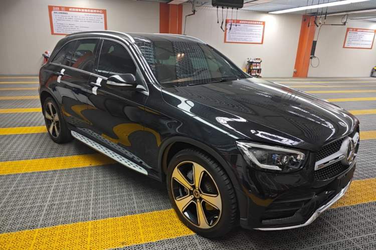 Used Mercedes-Benz GLC 2020 GLC 300 L 4MATIC Luxury Model Front Right 45 Deg