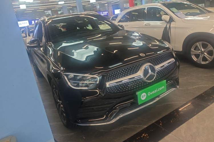 Used Mercedes-Benz GLC 2020 Facelift GLC 260 L 4MATIC Luxury Edition Front Right 45 Deg