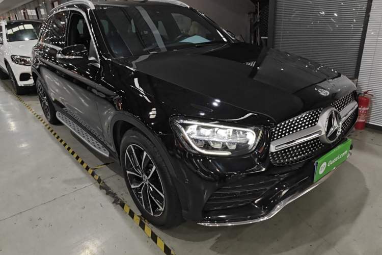 Used Mercedes-Benz GLC 2020 Facelift GLC 260 L 4MATIC Luxury Edition Front Right 45 Deg