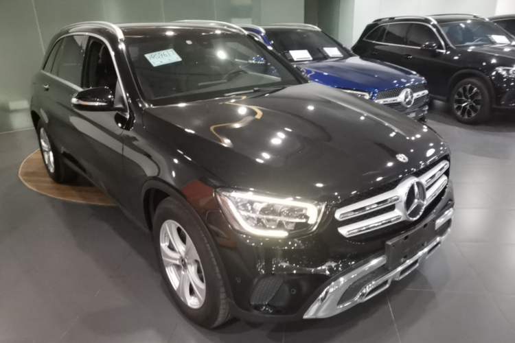 Used Mercedes-Benz GLC 2020 Facelifted GLC 260 L 4MATIC Dynamic Edition Front Right 45 Deg